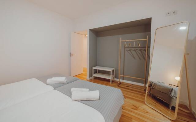 Porto Modern Downtown Apartment E