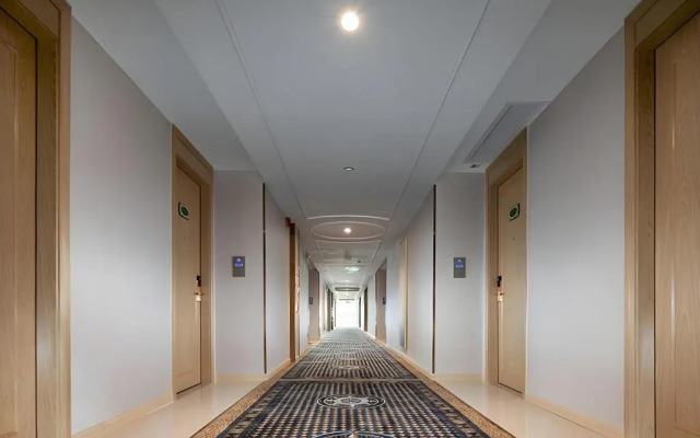 Vienna Hotel (Foshan West Railway Station Airport Branch)