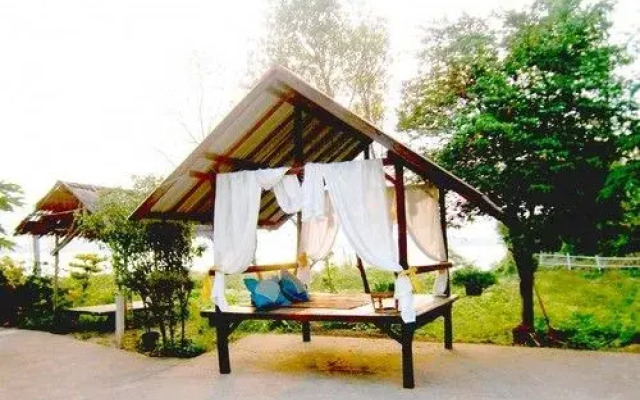 Wangnamkam Riverside Resort