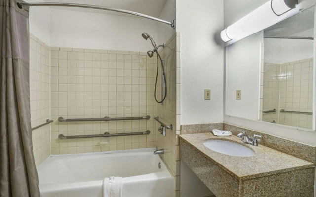 Motel 6 Montoursville, PA - Williamsport