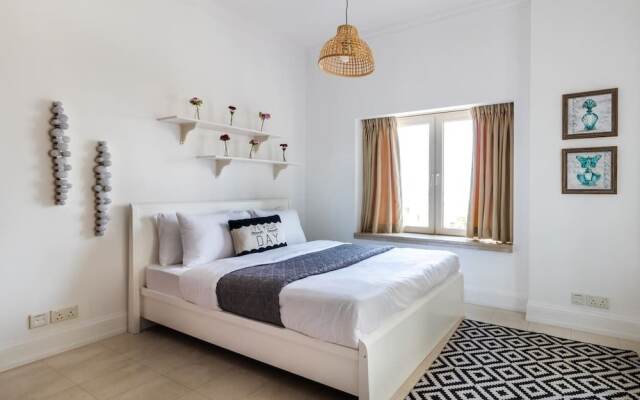 Elegant 3BR in Dubai Marina With Scenic Views!