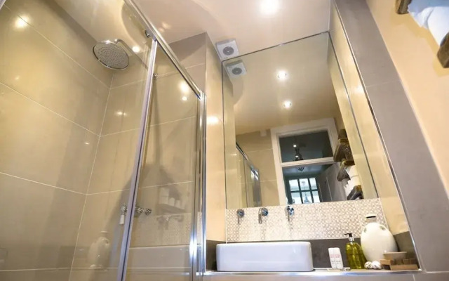 398 Avondale Place Apartment