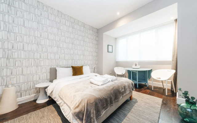 The Knaresborough by Aura Collection