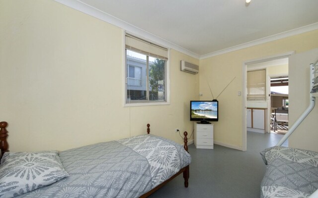 Victoria Parade, 25, Stillwater