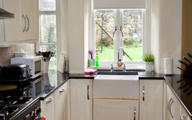 3 Bedroom Home With Garden Near Edinburgh New Town