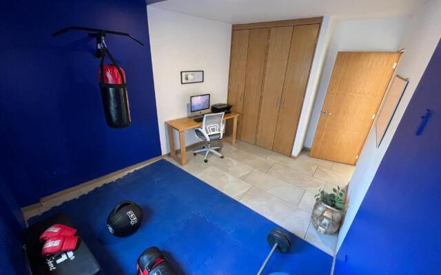 100MB Apt with Rooftop & Swimming Pool