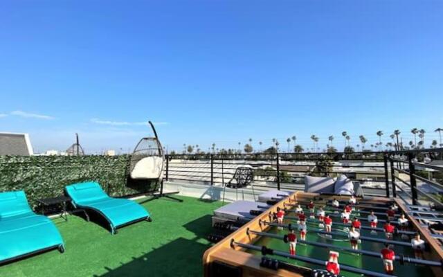 3 bd Townhome with Private Rooftop