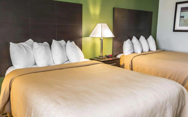 Quality Inn Chesterton near Indiana Dunes National Park I-94