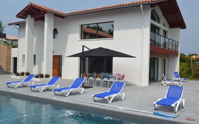 Villa Choriekin Lafitenia Resort