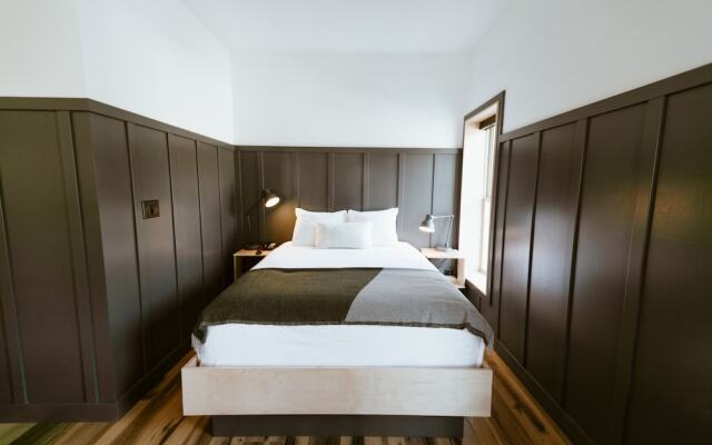 The Flying Steamshovel Inn