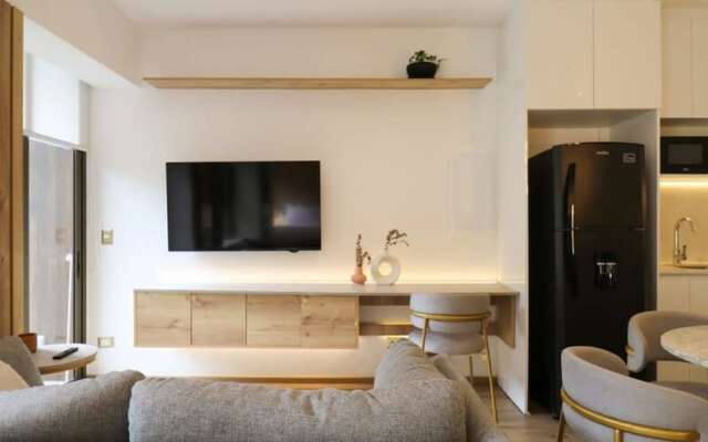 W Loft With Balcony in Luxury Building Barranco