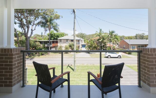 Big Wave, 8 Achilles Street