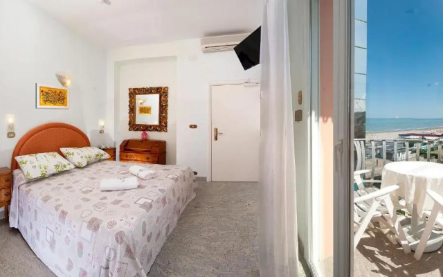 Mayflower Beach Hotel