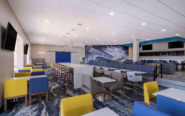 Clarion Hotel & Suites