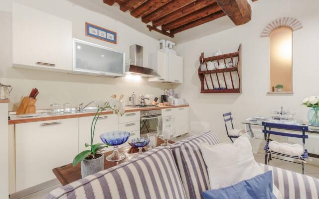 The 1400 s Apartment