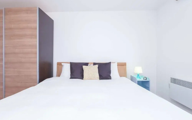 Roffey Apartment