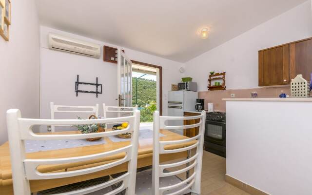 Apartments Garden by the sea