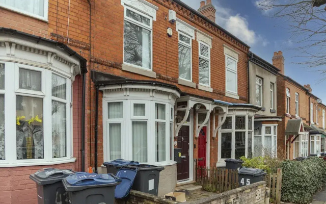Charming 5-bed House in Birmingham