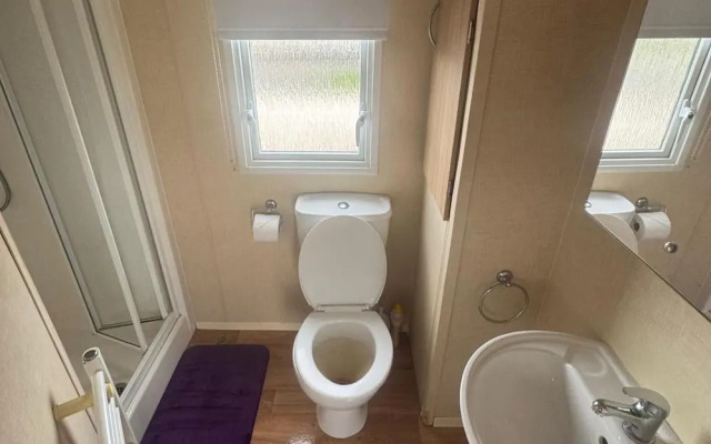 3 Bed Caravan - Sleeps 8 - Pets - Parking