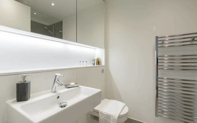Luxury Apartment - Quartermile