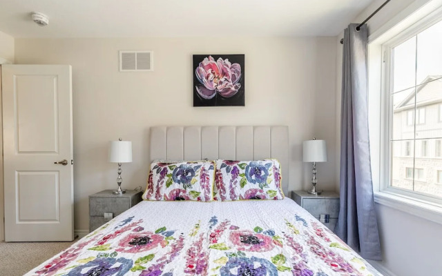 Modern 3BR 2BA Townhome in Lakeshore