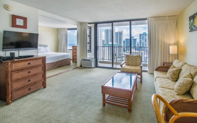 Waikiki Banyan - Ocean View Tower 1 Suite 2214
