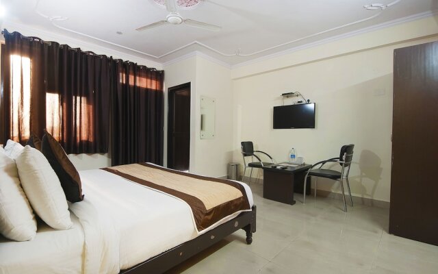 OYO 28126 Charanpahari Hotel