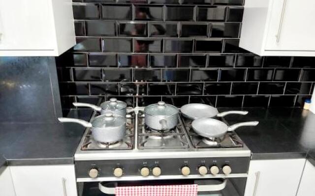 Gorgeous Stylish Cheri Victorian House In Manchester