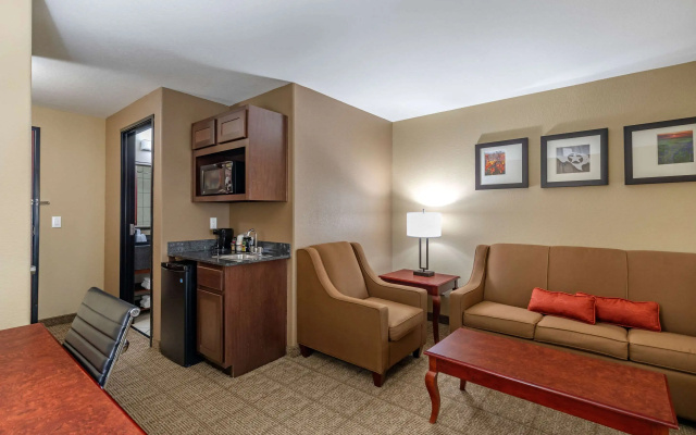 Comfort Suites Ennis