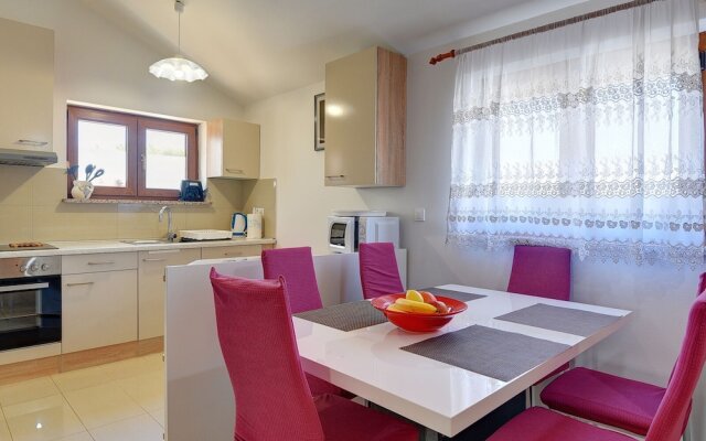 Boutique Hoilday Home With Lawn in Medulin