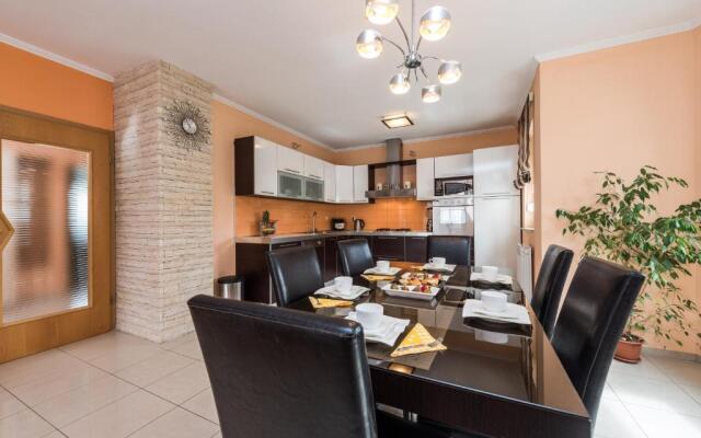Kristina Apartments