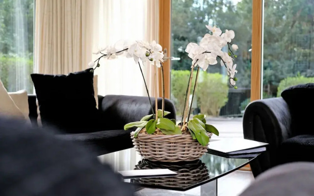 Bright Cults Home Near to the River Dee