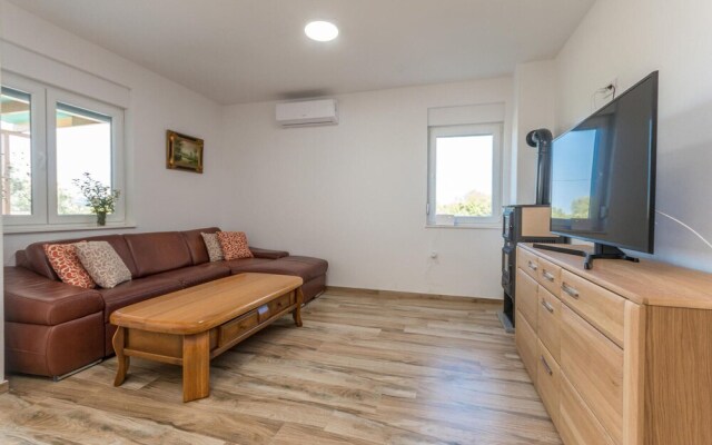 Awesome Apartment in Turanj With Wifi and 2 Bedrooms