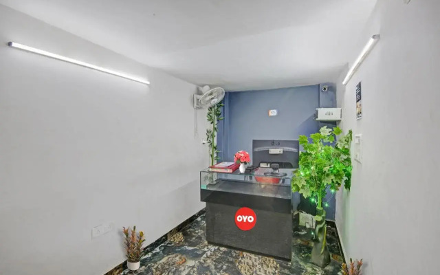 Oyo Flagship 703124 Hotel The Royal