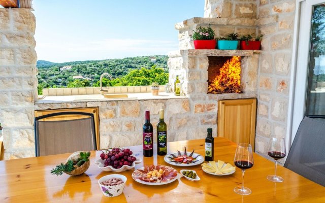 Awesome Home in Prigradice With Wifi and 4 Bedrooms