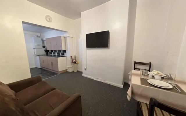 Amazing and Immaculate 2-bed House in Manchester