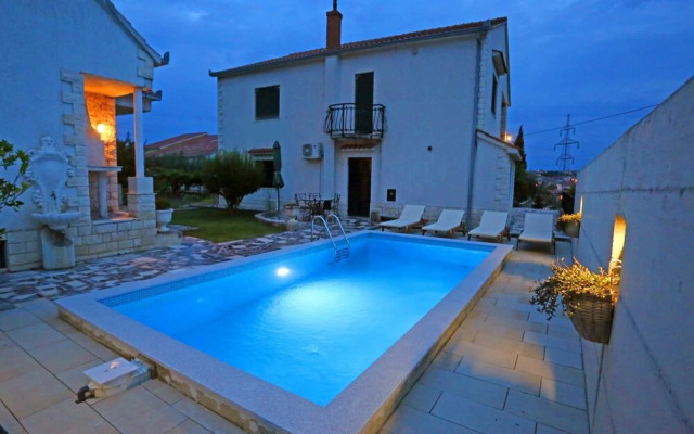 Apartment Dvori Klis