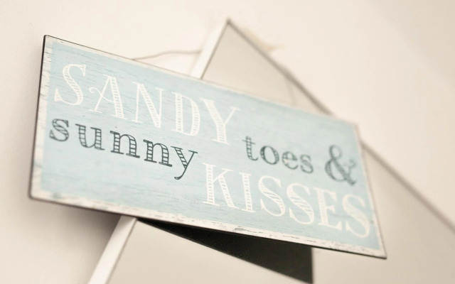 Sea Glimpses with free parking and garden