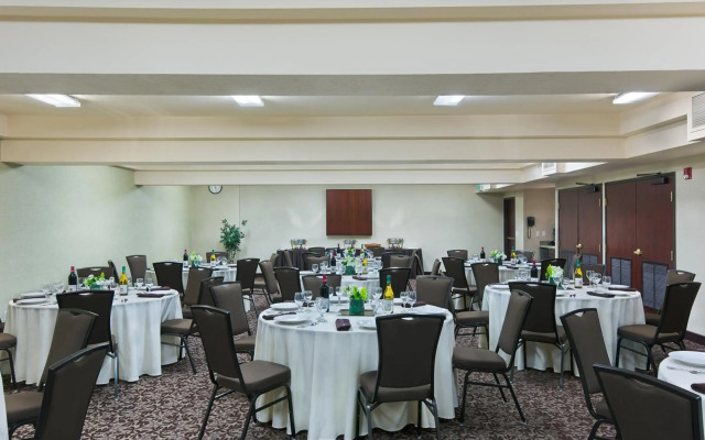 Oxford Suites Spokane Valley
