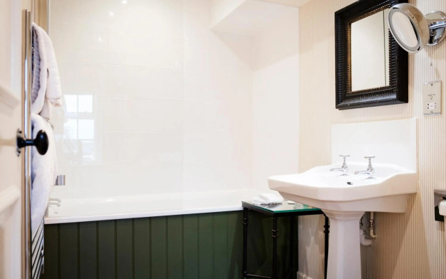 Bear of Rodborough Hotel