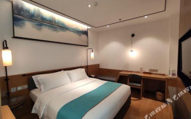 Xiadou Hotel (Nanning Nanhu Square Metro Station Store)