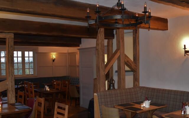 Three Horseshoes