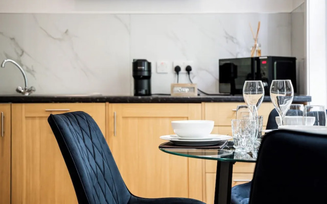 Avari Apartments – Gray’s Collection
