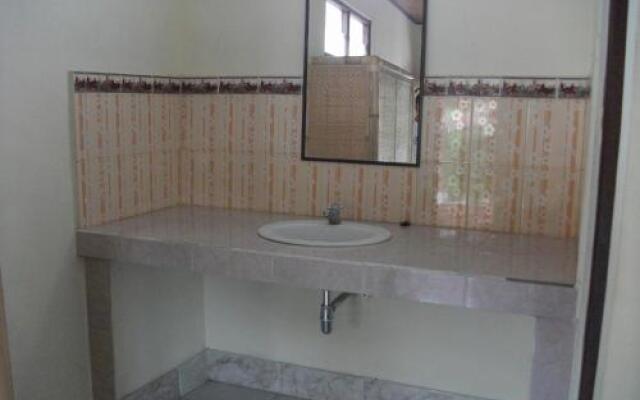 Tude's Family Homestay
