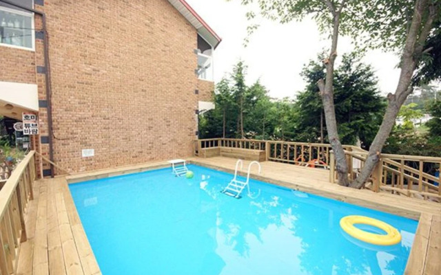 Anmyeondo Blue Ara Pension