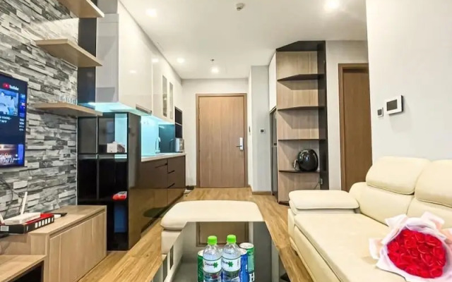 Canh Apartment in Vinhomes Green Bay