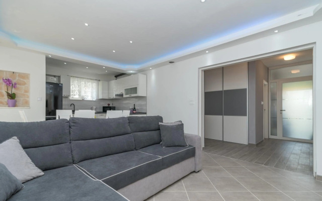 New 4* apartment "Orto" in the center of Trogir