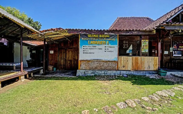 Oyo 91201 Larasati Homestay Pantai Klayar