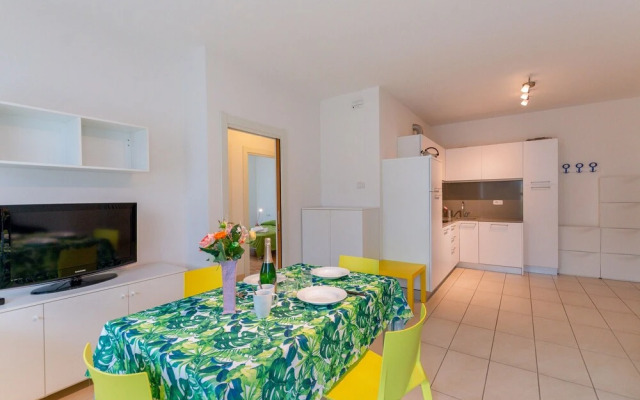 Torbole Relax, Pool & Balcony Apartment 2