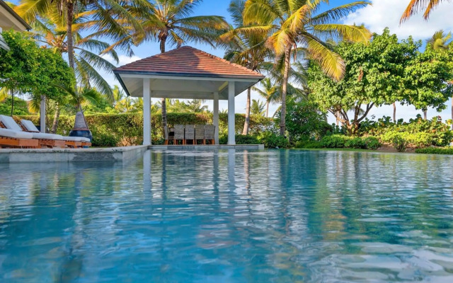 Oceanfront Golf Course Estate w Pool Guest House